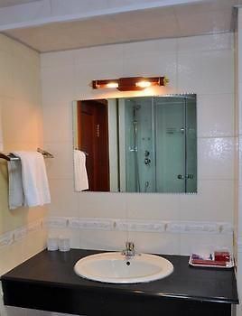 Dongfang Hotel Harbin Bagian luar foto