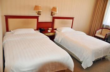 Dongfang Hotel Harbin Bagian luar foto